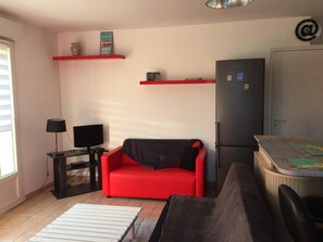 Flat-screen TV - Camping des Platanes (Charny-Oree-de-Puisaye)