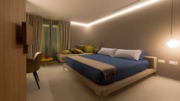 Executive Triple Room | Frette Italian sheets, down comforters, Select Comfort beds, minibar