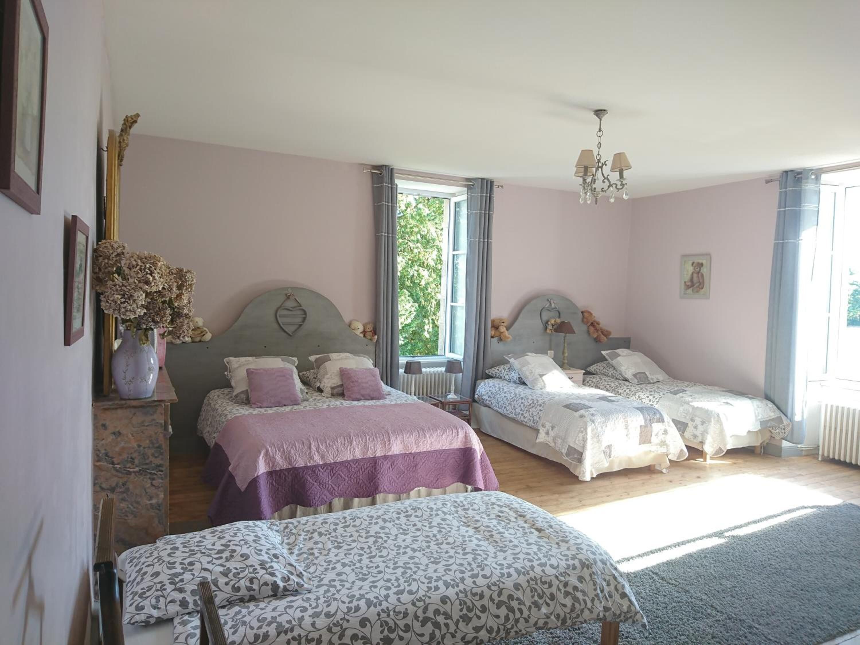 Free cribs/infant beds, free WiFi, bed sheets
