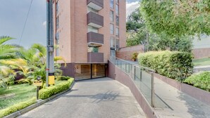 Front of property - Soleado y luminoso apartamento estudio 909 (Medellín)