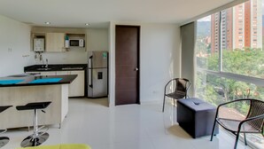 Comfort Apartment, Private Bathroom | Private kitchenette - Soleado y luminoso apartamento estudio 909 (Medellín)