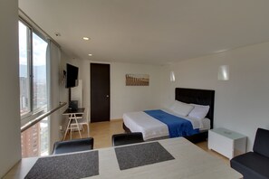 Comfort Apartment, Private Bathroom | Desk, free WiFi, bed sheets - Apartamento estudio contemporáneo - 1408 (Medellín)