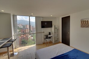 Comfort Apartment, Private Bathroom | Desk, free WiFi, bed sheets - Apartamento estudio contemporáneo - 1408 (Medellín)