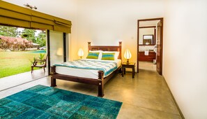 Comfort Double Room, 1 Queen Bed, Hot Tub, Poolside