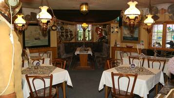 Se sirven cenas y cocina regional