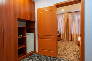 Standard Twin Room | 1 bedroom, desk, iron/ironing board, free WiFi