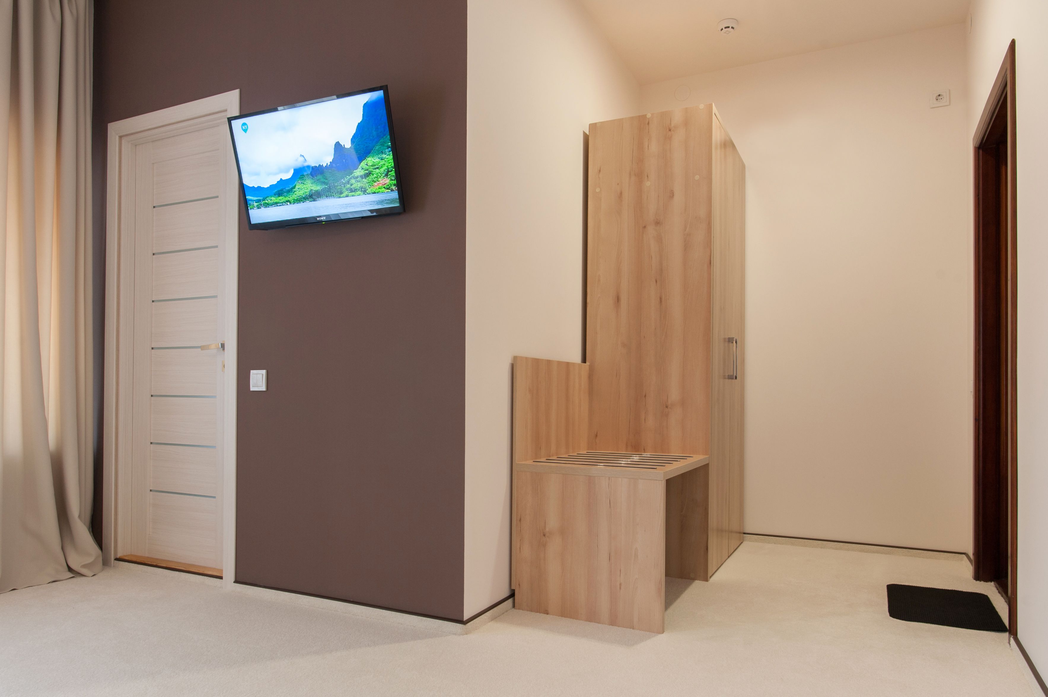 Dobbeltrom – premium, 1 soverom, byutsikt | Skrivebord, strykejern/-brett, wi-fi (inkludert) og sengetøy