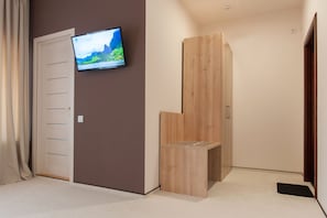 Bureau, fer et planche à repasser, Wi-Fi gratuit, draps fournis