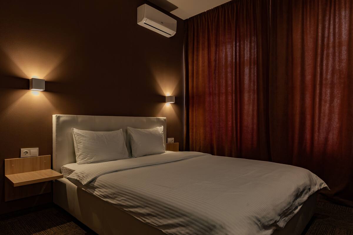 Superior Double Room, 1 Bedroom | Desk, iron/ironing board, free WiFi, bed sheets