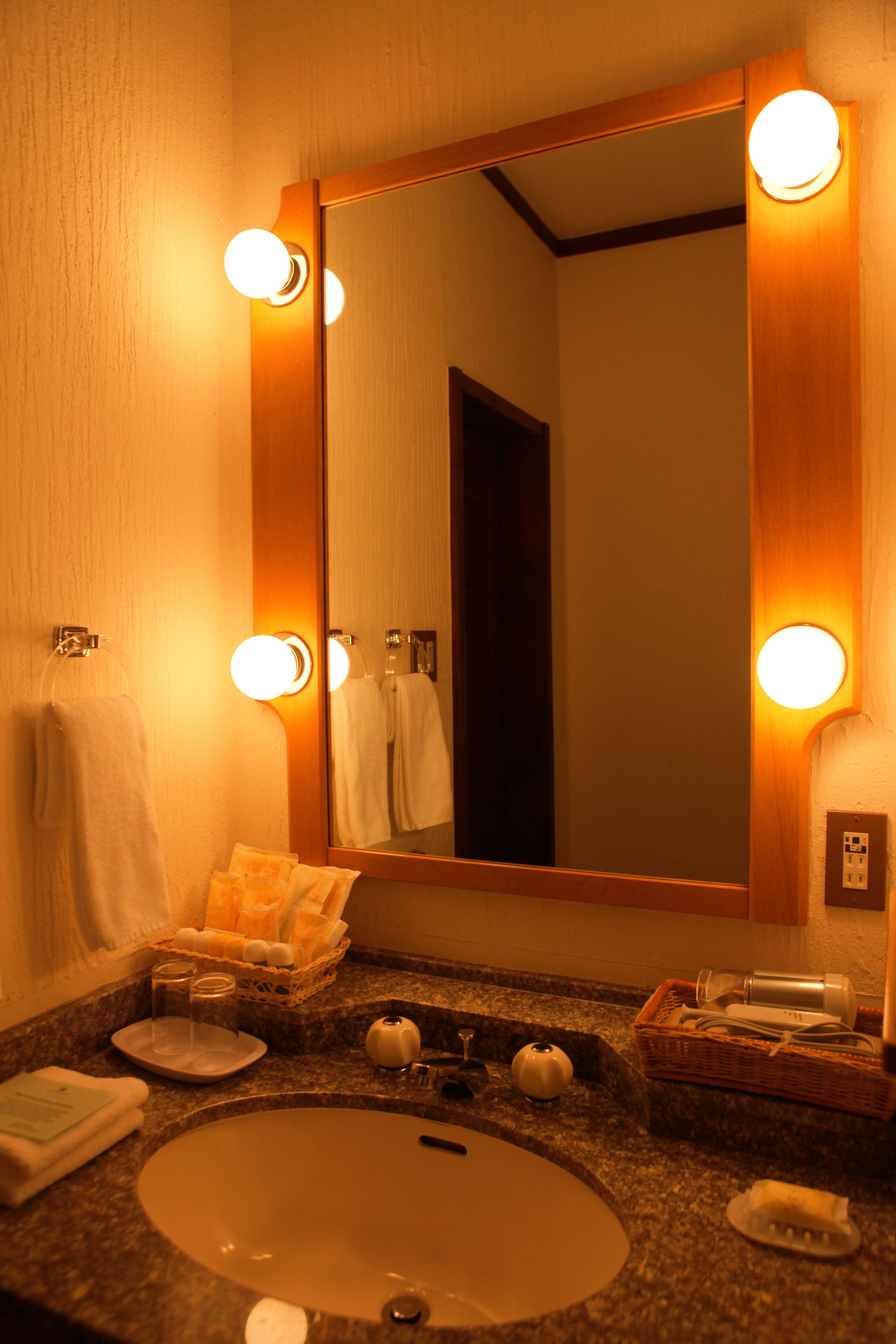 combined shower/bathtub, deep-soaking bathtub, free toiletries