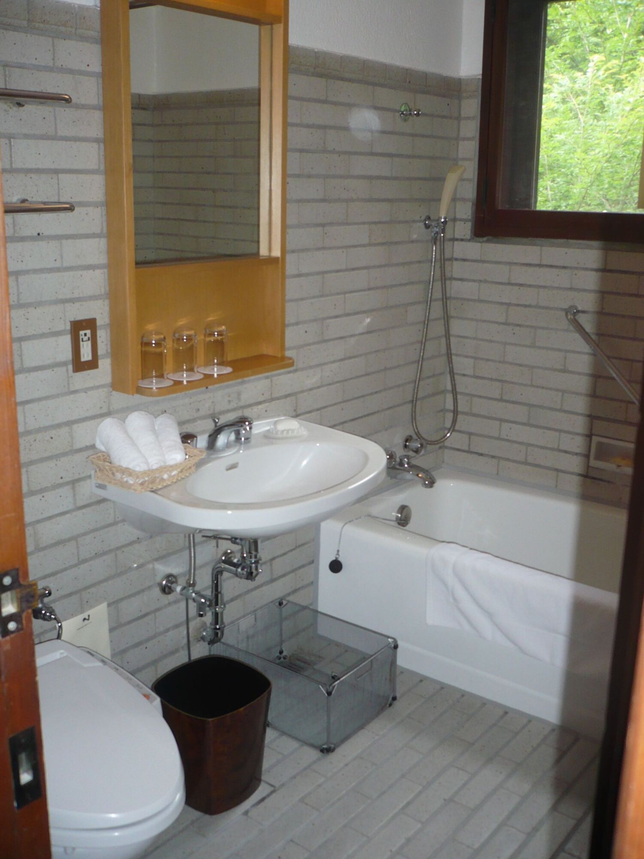 two bed room suite with veranda | bathroom | combined shower/bathtub, deep-soaking bathtub, free toiletries
