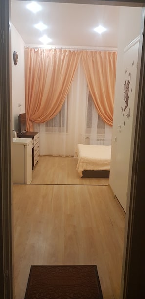 Premium bedding, soundproofing, iron/ironing board, free WiFi