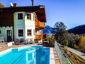 Seasonal outdoor pool - Landhaus Lodges Kaprun by we rent (Kaprun)