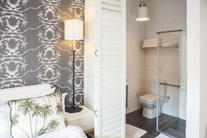 B&B Van Gogh | Bathroom | Shower - Waterkant Design Cottage (Cape Town)