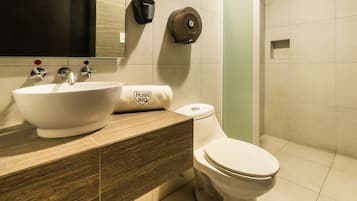 Standard Room, 2 Single Beds | Bathroom