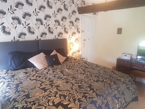 Double or Twin Room | Desk, iron/ironing board, free WiFi