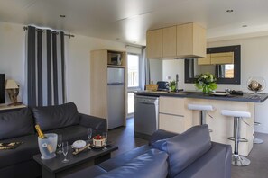 Cottage Prestige VIP | Living room - Camping Le Clos du Rhône (Saintes-Maries-de-la-Mer)