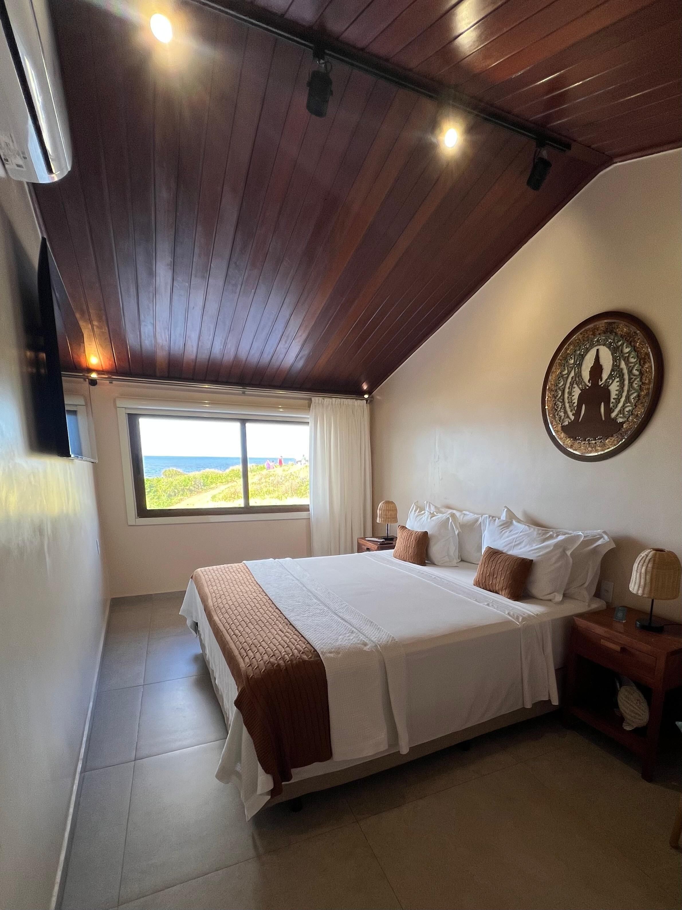 Comfort Apartment, Ensuite, Sea View (Flat Dois Irmãos) | Premium bedding, blackout drapes, free WiFi, bed sheets