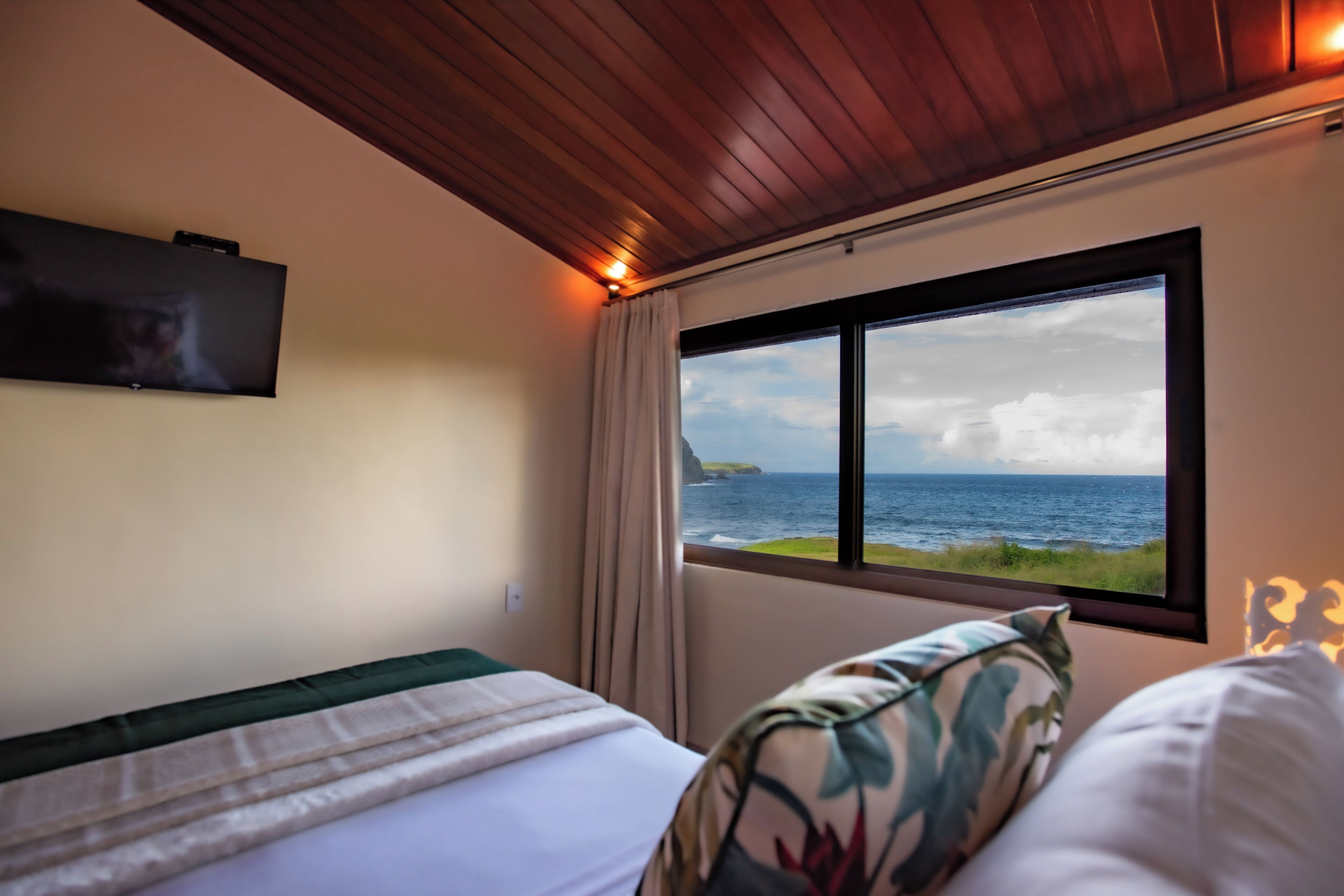 Basic Apartment, Ensuite, Sea View (Flat Dois Irmãos) | Blackout drapes, free WiFi, bed sheets