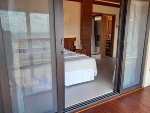 Suíte, suíte, vista para o mar | Frigobar, cortinas blackout, Wi-Fi de cortesia, roupa de cama