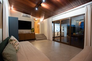 Comfort Apartment, Ensuite, Sea View (Flat Dois Irmãos) | Living area | Smart TV
