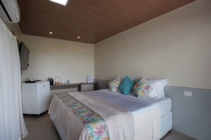 Habitación doble, baño privado, vistas al mar (Beira Mar sol Nascente) | Minibar, cortinas opacas, wifi gratis y ropa de cama