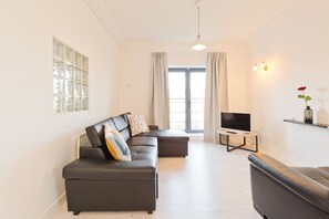 Apartment, 3 Schlafzimmer, Balkon | 1 Schlafzimmer, Bügeleisen/Bügelbrett, kostenloses WLAN, Bettwäsche