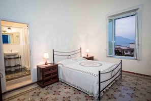 Deluxe Double Room, 1 Queen Bed, Private Bathroom, Oceanfront | Premium bedding, cribs/infant beds, rollaway beds, free WiFi - Bed and Breakfast La Torretta (Gaeta)