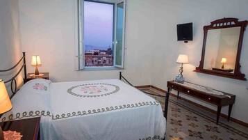 Premium bedding, cots/infant beds, rollaway beds, free WiFi