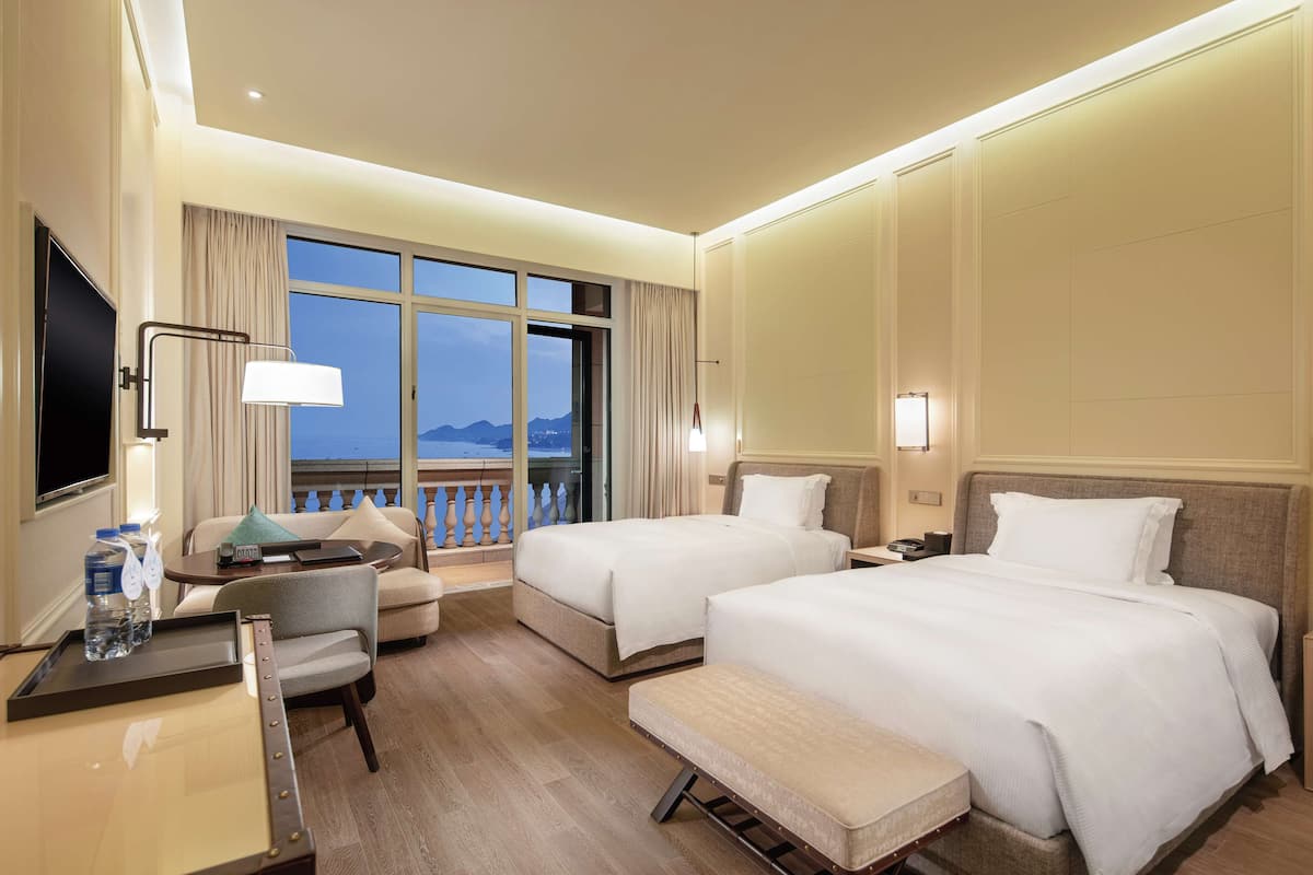 1 bedroom, premium bedding, down duvets, minibar