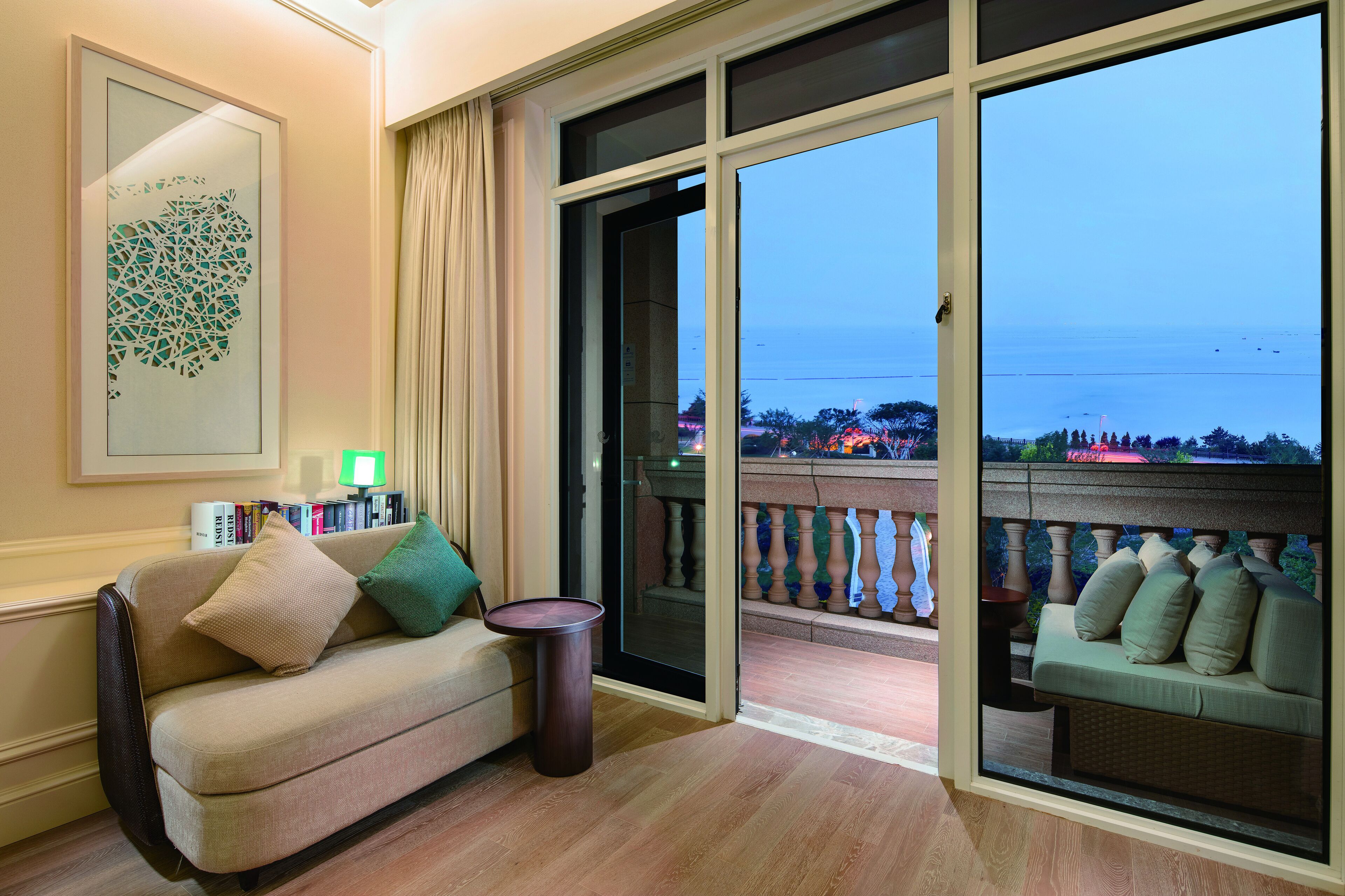 1 bedroom, premium bedding, down duvets, minibar