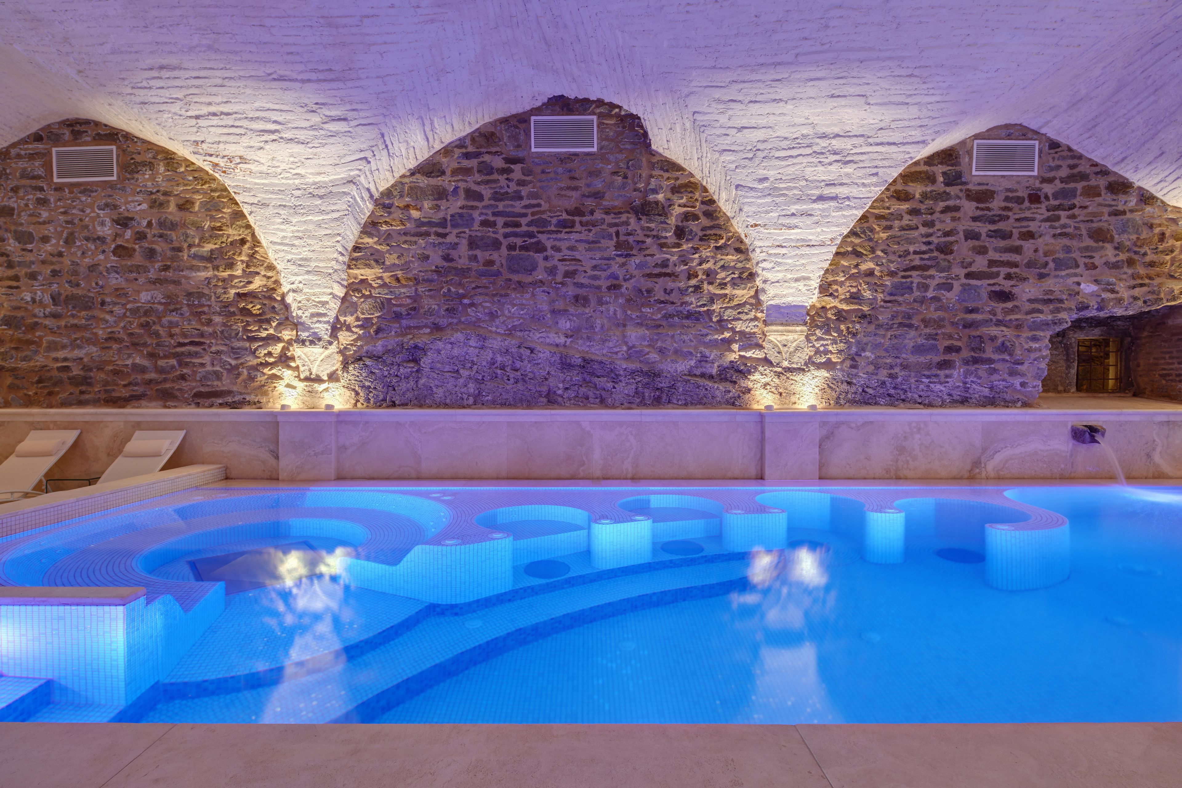 Sauna, hot tub, steam room, massages