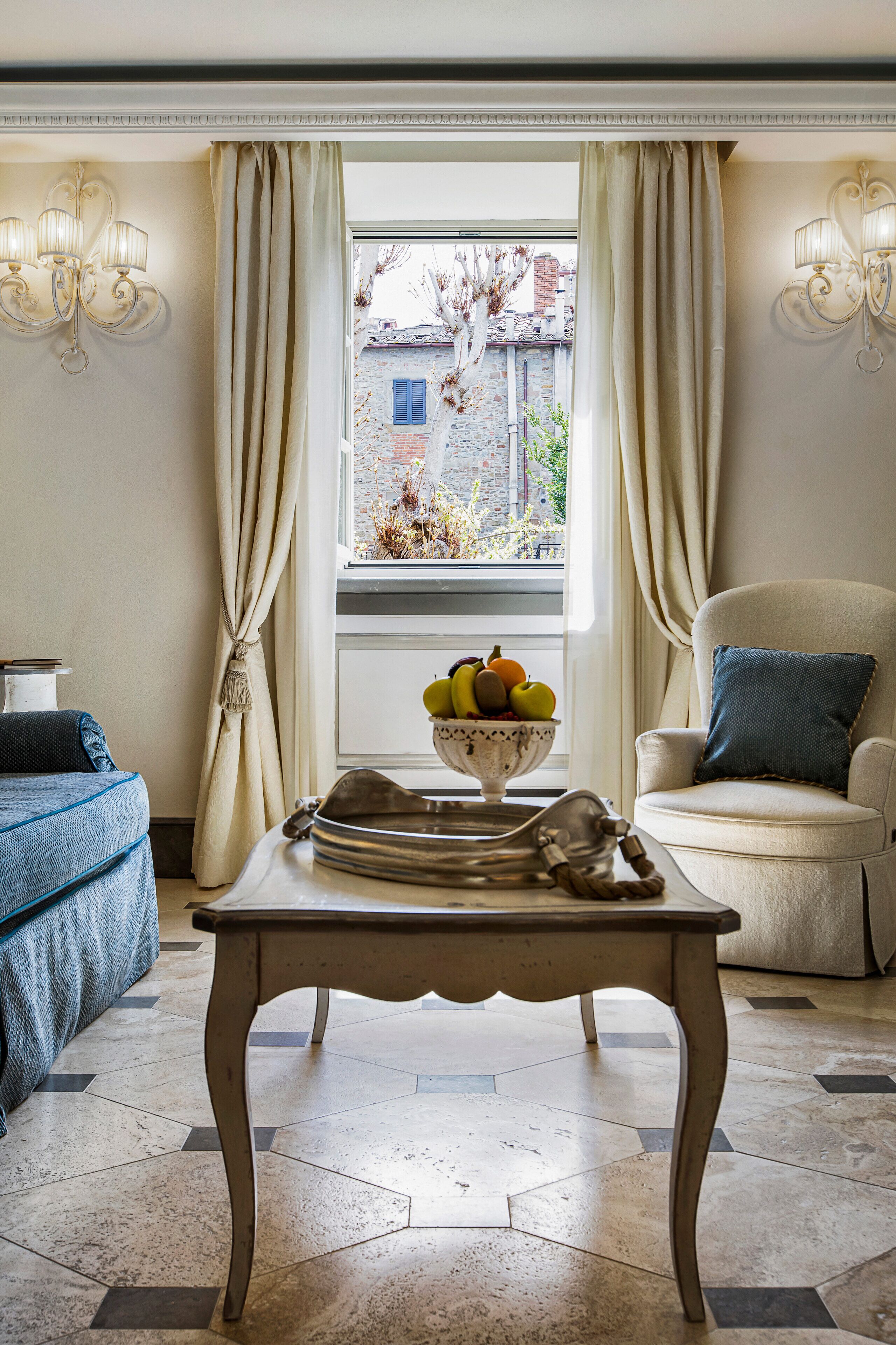 Suite Cortona's Roofs | Living area | Flat-screen TV