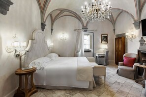 Suite – junior | Sengetøy av topp kvalitet, dundyner, memory foam-senger og minibar