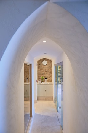 Sauna, hot tub, steam room, massages