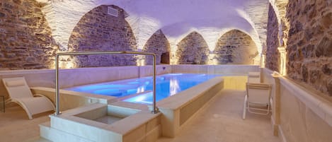 Sauna, spa tub, steam room, massages