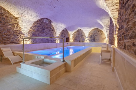 Sauna, hot tub, steam room, massages