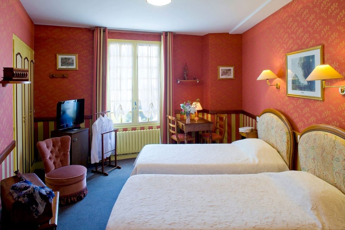 Standard Twin Room | Desk, free WiFi