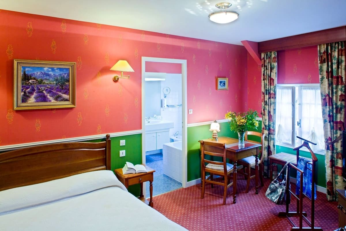 Standard Double Room | Desk, free WiFi