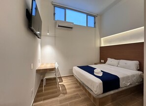 Deluxe Room | Desk, laptop workspace, iron/ironing board, free cribs/infant beds - Hotel Kapu Puebla (Puebla)