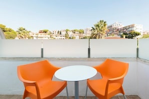 Petit déjeuner, déjeuner et dîner servis sur place