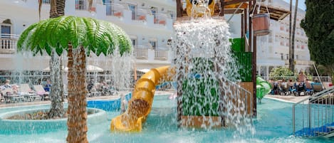 Seasonal outdoor pool, pool umbrellas, sun loungers