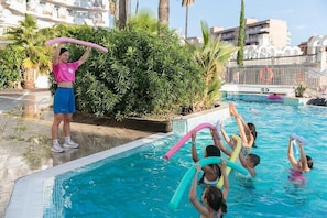 Seasonal outdoor pool, pool umbrellas, pool loungers - Hotel Best Lloret Splash (Lloret de Mar)