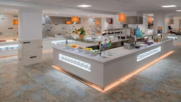 Spécialités Cuisine locale et internationale