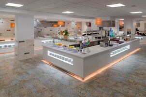 Breakfast, lunch, dinner served; local and international cuisine 