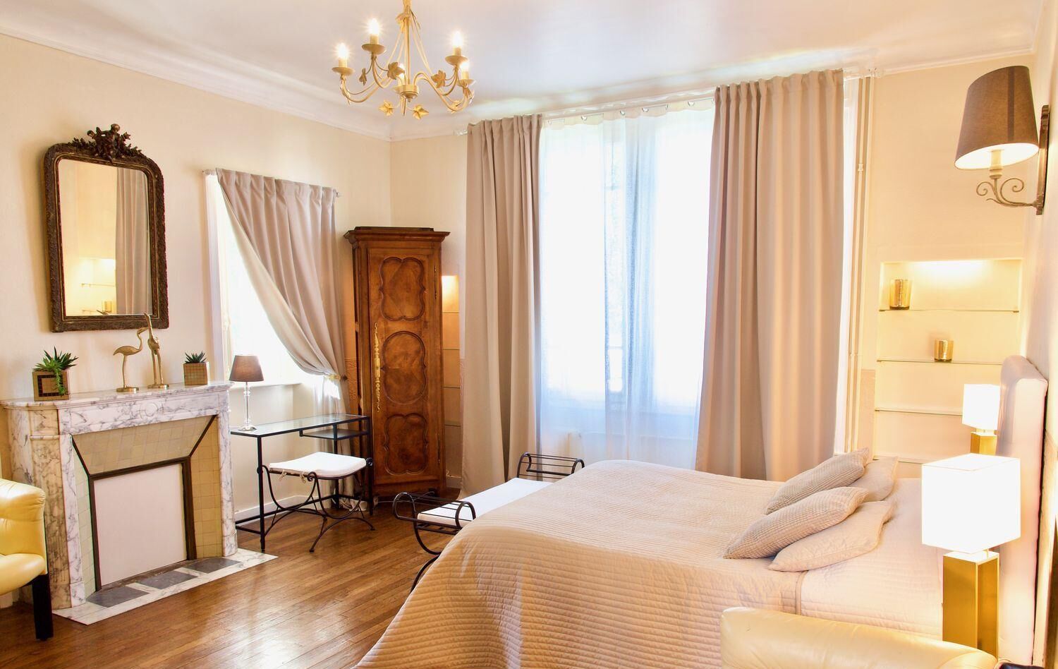 Ropa de cama de alta calidad y colchones con acolchado adicional