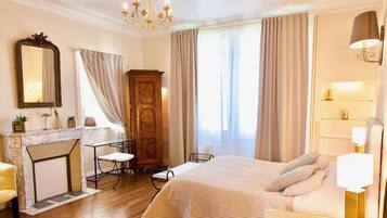 Ropa de cama de alta calidad y colchones con acolchado adicional