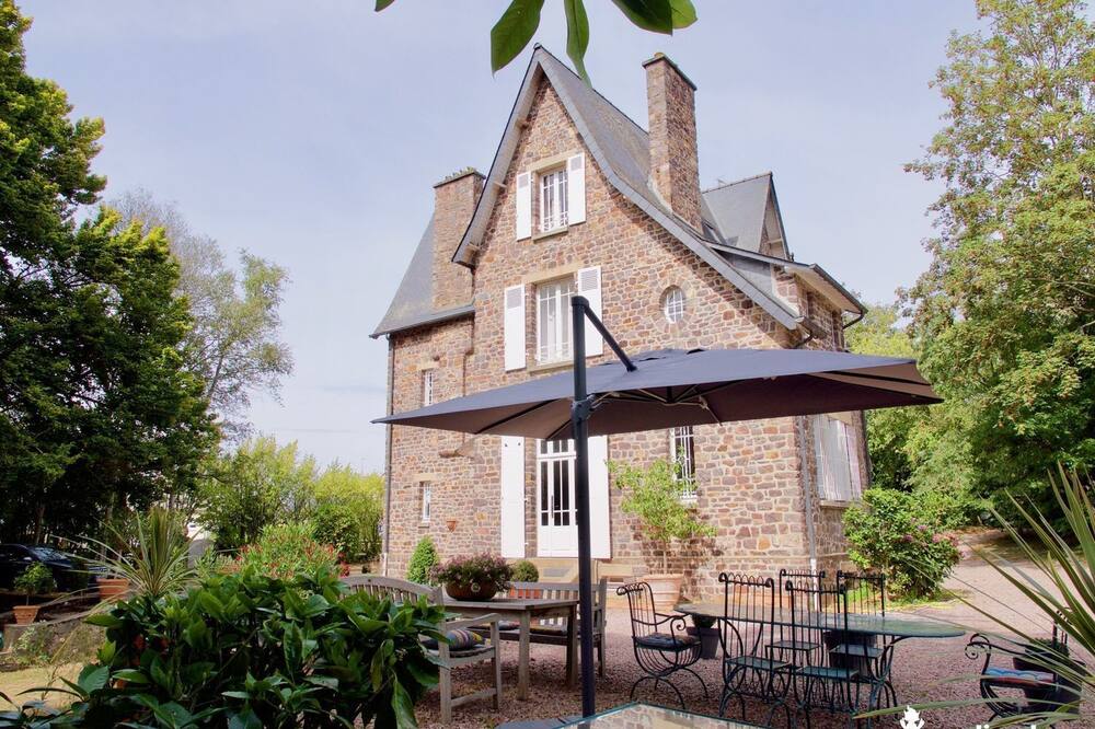 La Maison Rouge