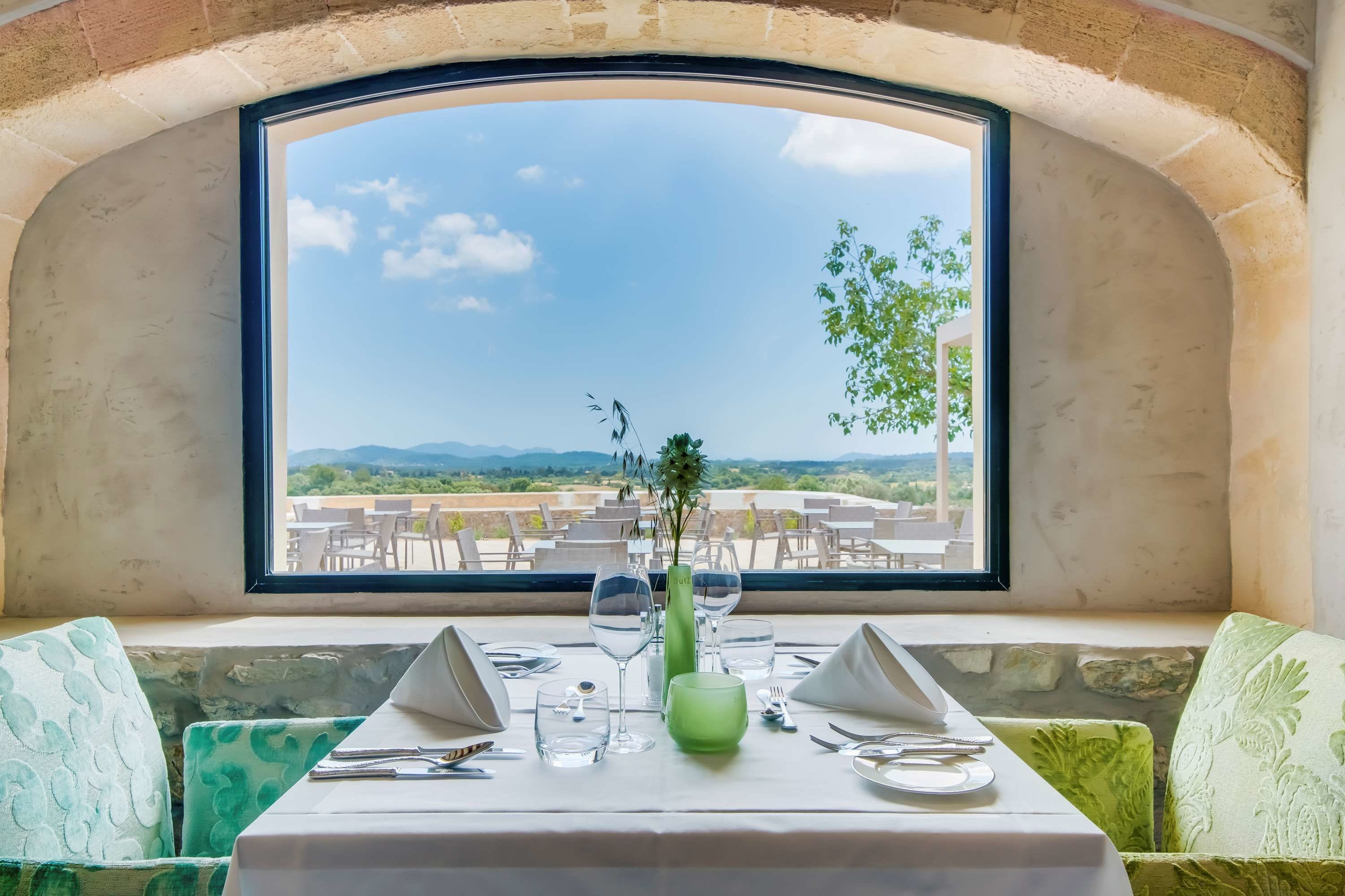 2 restaurants, breakfast, lunch, dinner served; Mediterranean cuisine 