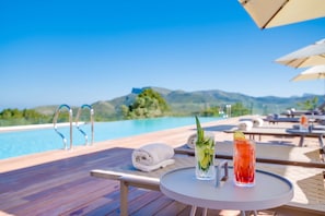 Innenpool, Außenpool, Cabañas (kostenlos), Sonnenschirme